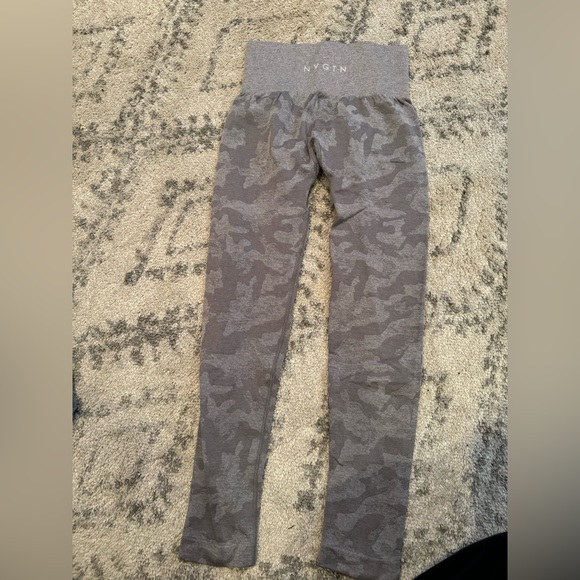 Purple camo NVGTN leggings - Picture 2 of 3